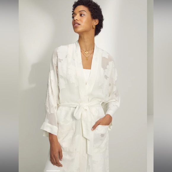 Derante Robe - Picture 8 of 8